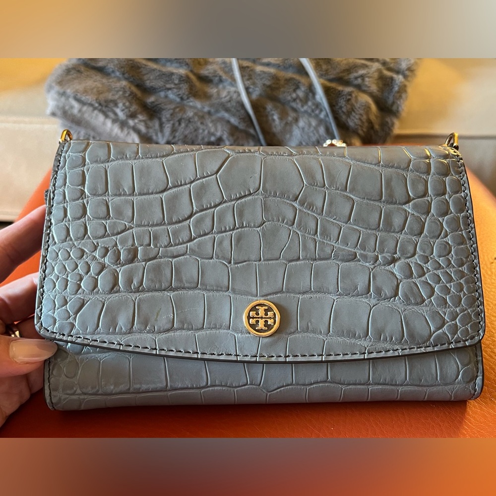 Authentic Tory Burch chain wallet